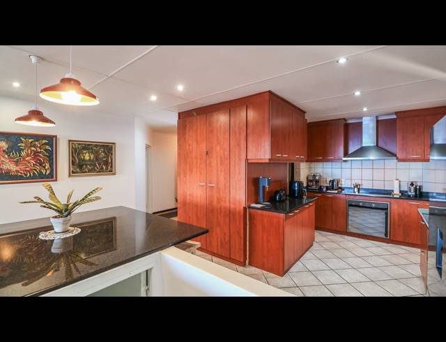 5 BEDROOM HOUSE FOR SALE IN DANA BAY